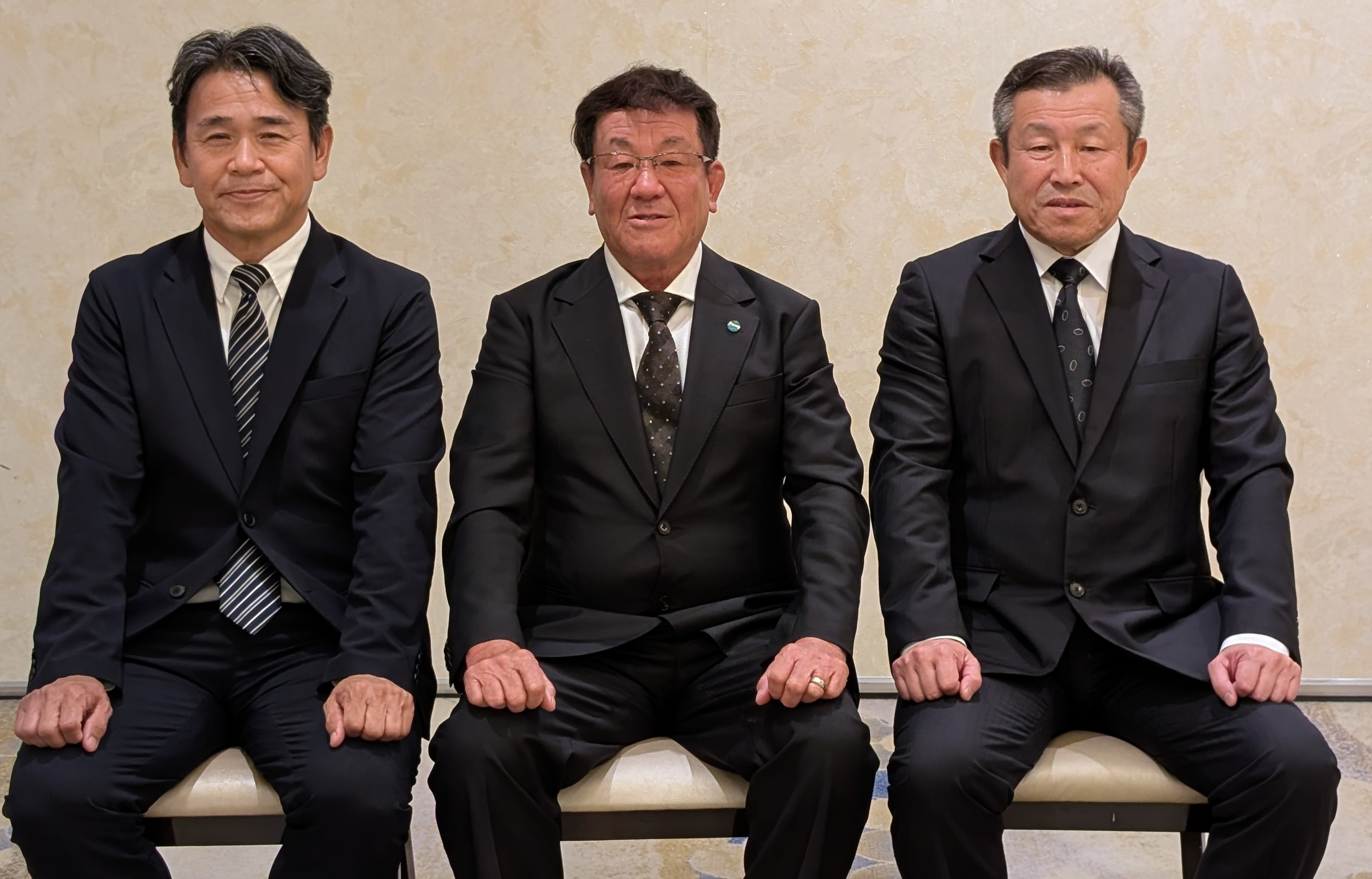 経営管理委員会　会長　新居只吉、経営管理委員会　副会長　橘智史、代表理事　理事長　中出好彦
